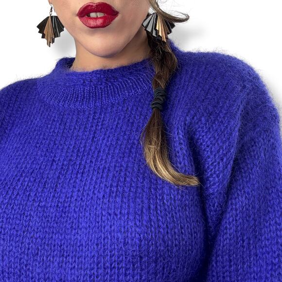 Women's Cozy Blue Sweater - Picture 4 of 16